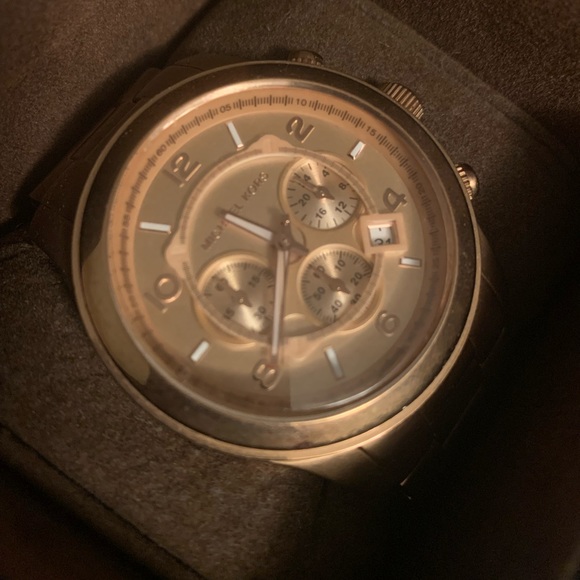 Michael Kors Rose Gold Runway watch - Picture 3 of 12